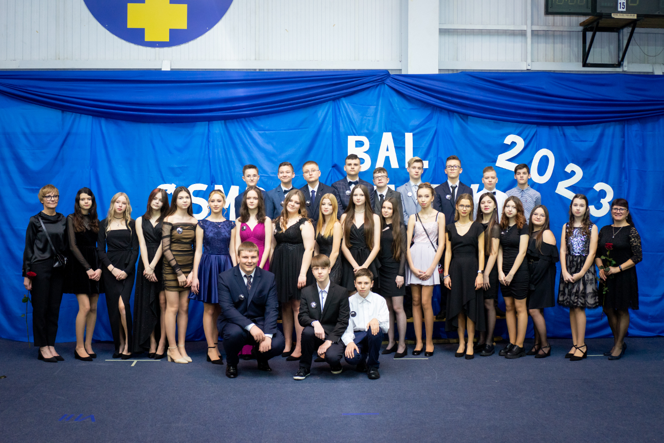 Bal Ósmoklasistów. Zobacz zdjęcia klasowe