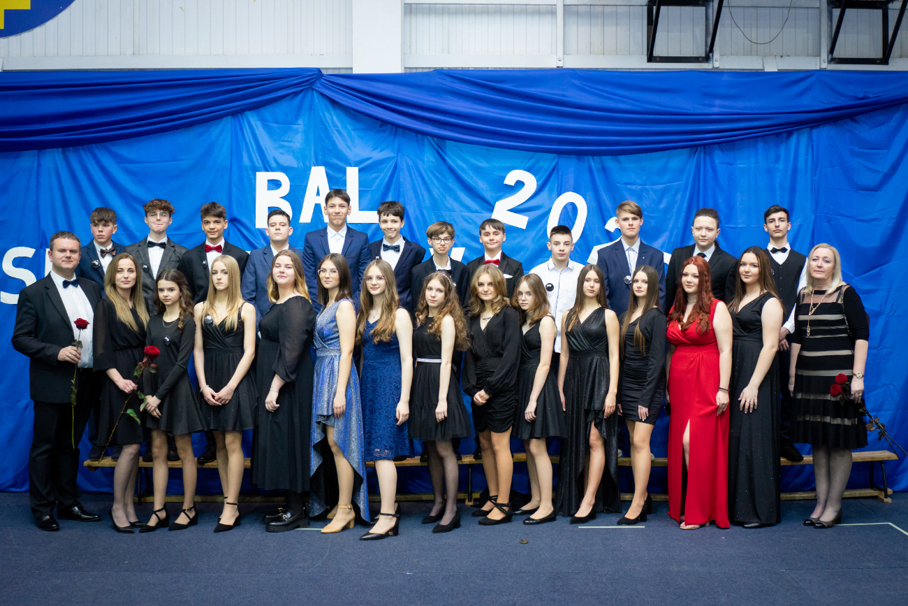 Bal Ósmoklasistów. Zobacz zdjęcia klasowe