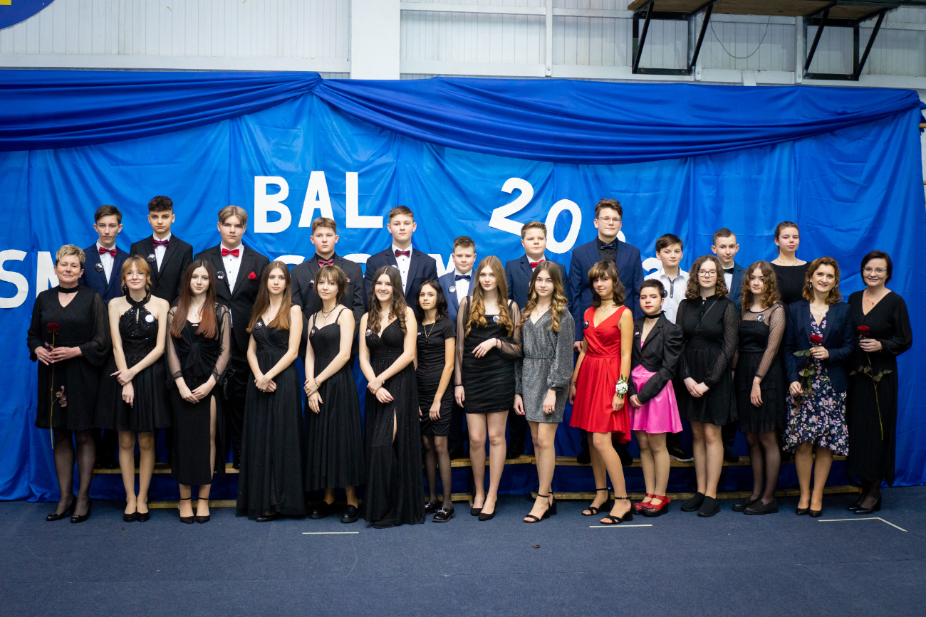 Bal Ósmoklasistów. Zobacz zdjęcia klasowe