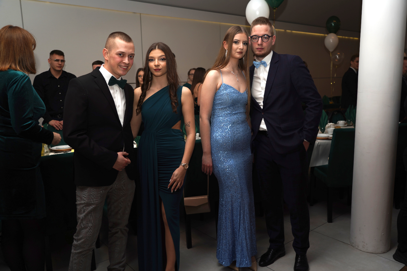 Studniówka Ogólniaka. Zobacz zdjęcia