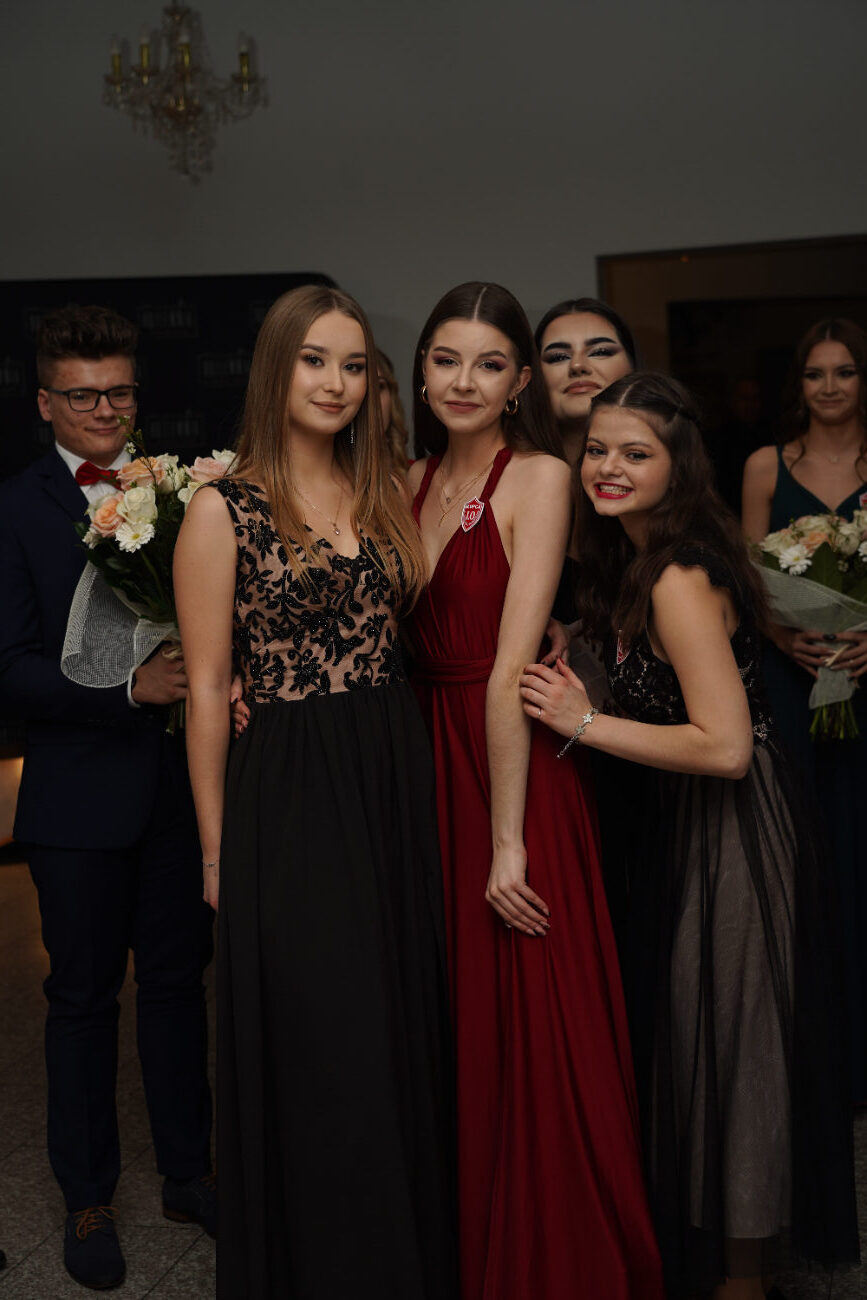 Studniówka Ogólniaka. Zobacz zdjęcia