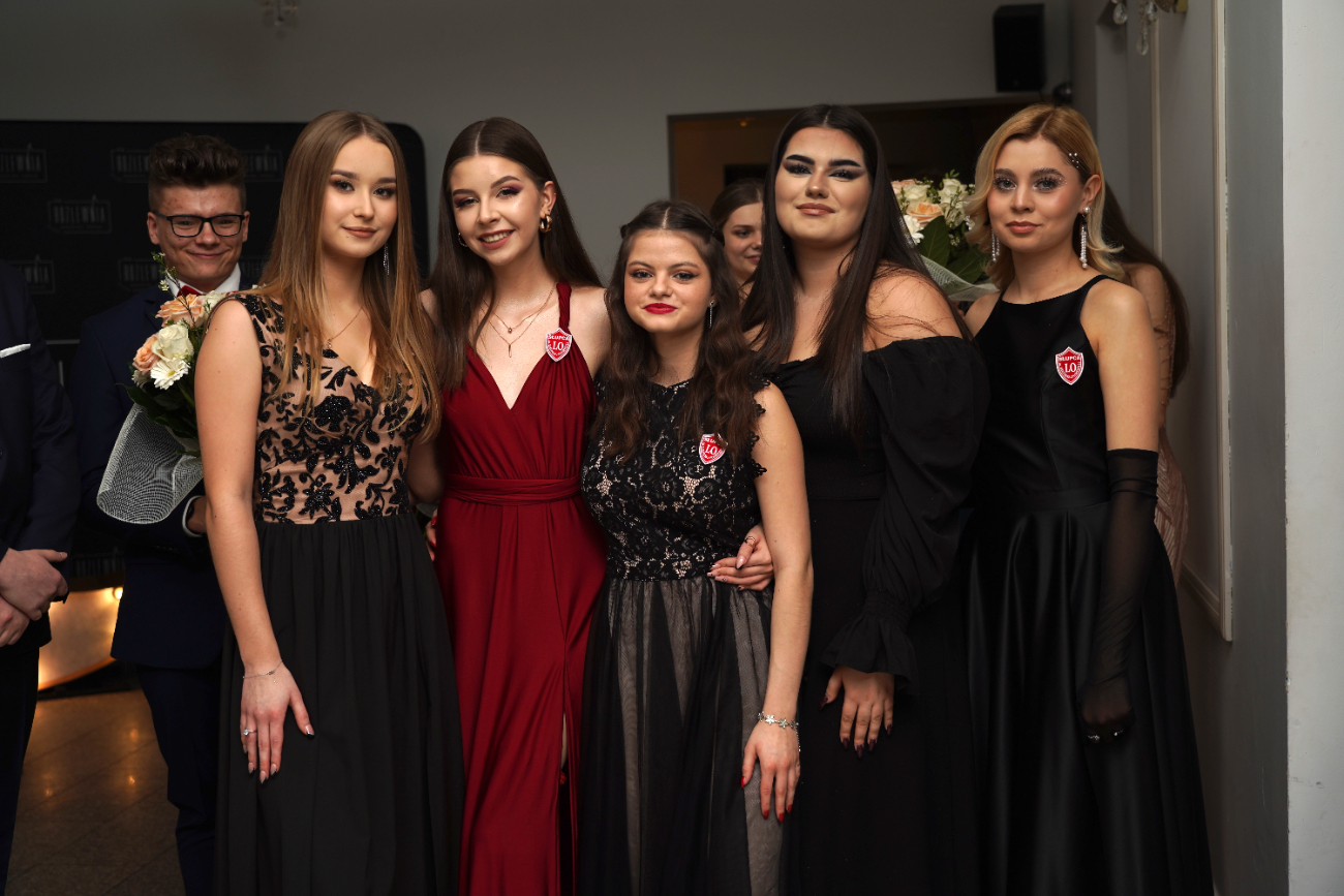 Studniówka Ogólniaka. Zobacz zdjęcia