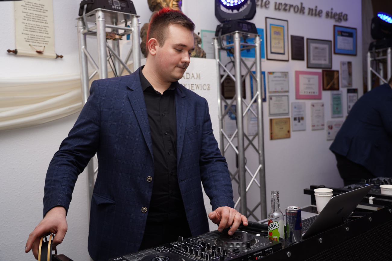 Tak się bawi ósma klasa. Mamy zdjęcia z balu