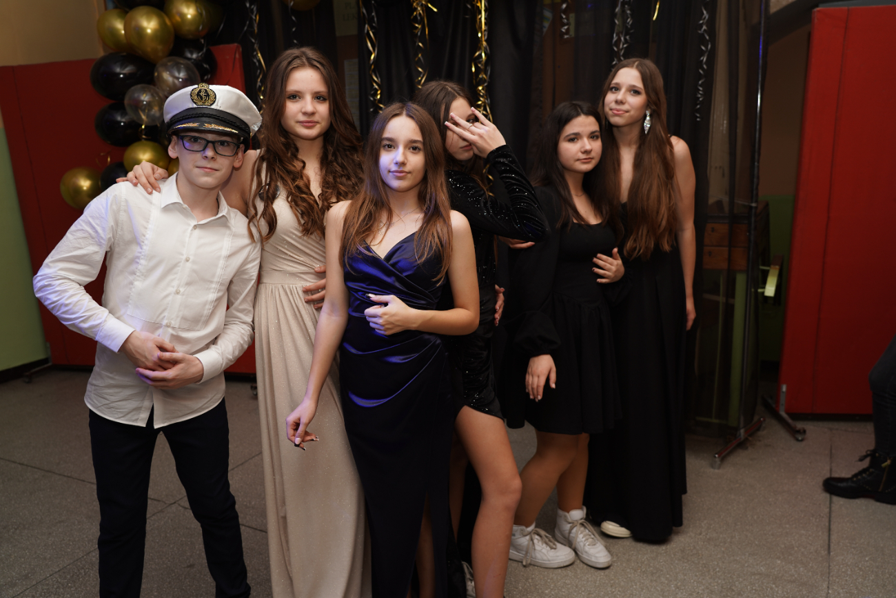 Tak się bawi ósma klasa. Mamy zdjęcia z balu