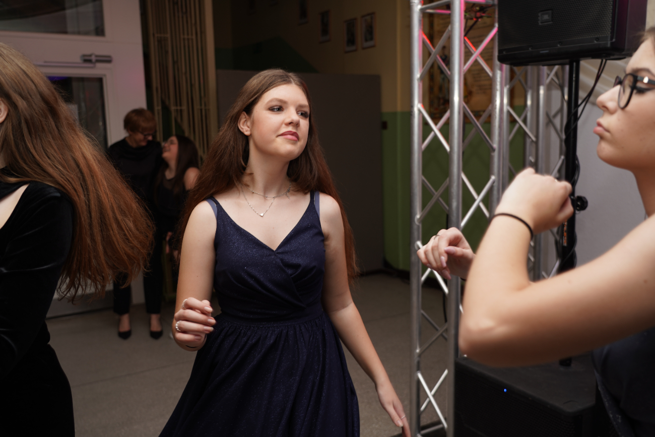 Tak się bawi ósma klasa. Mamy zdjęcia z balu