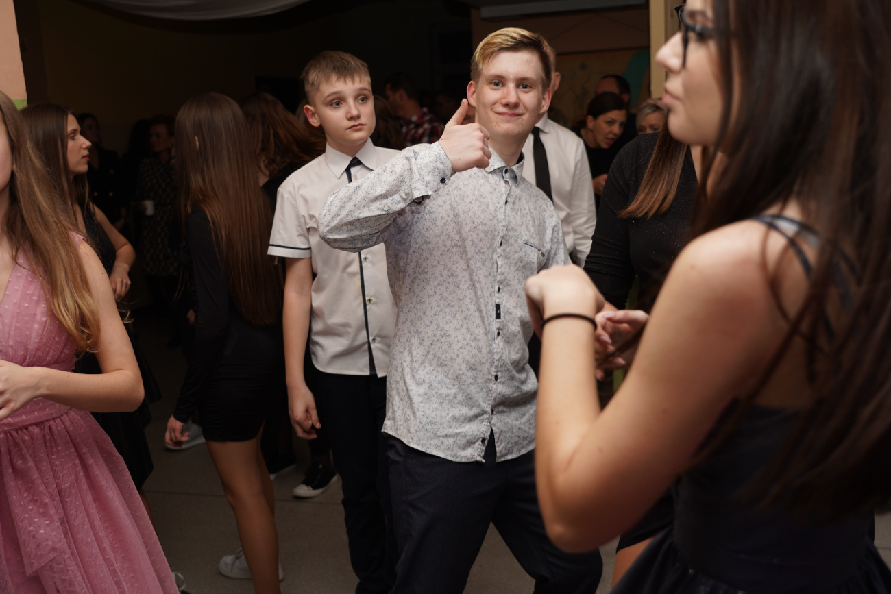 Tak się bawi ósma klasa. Mamy zdjęcia z balu