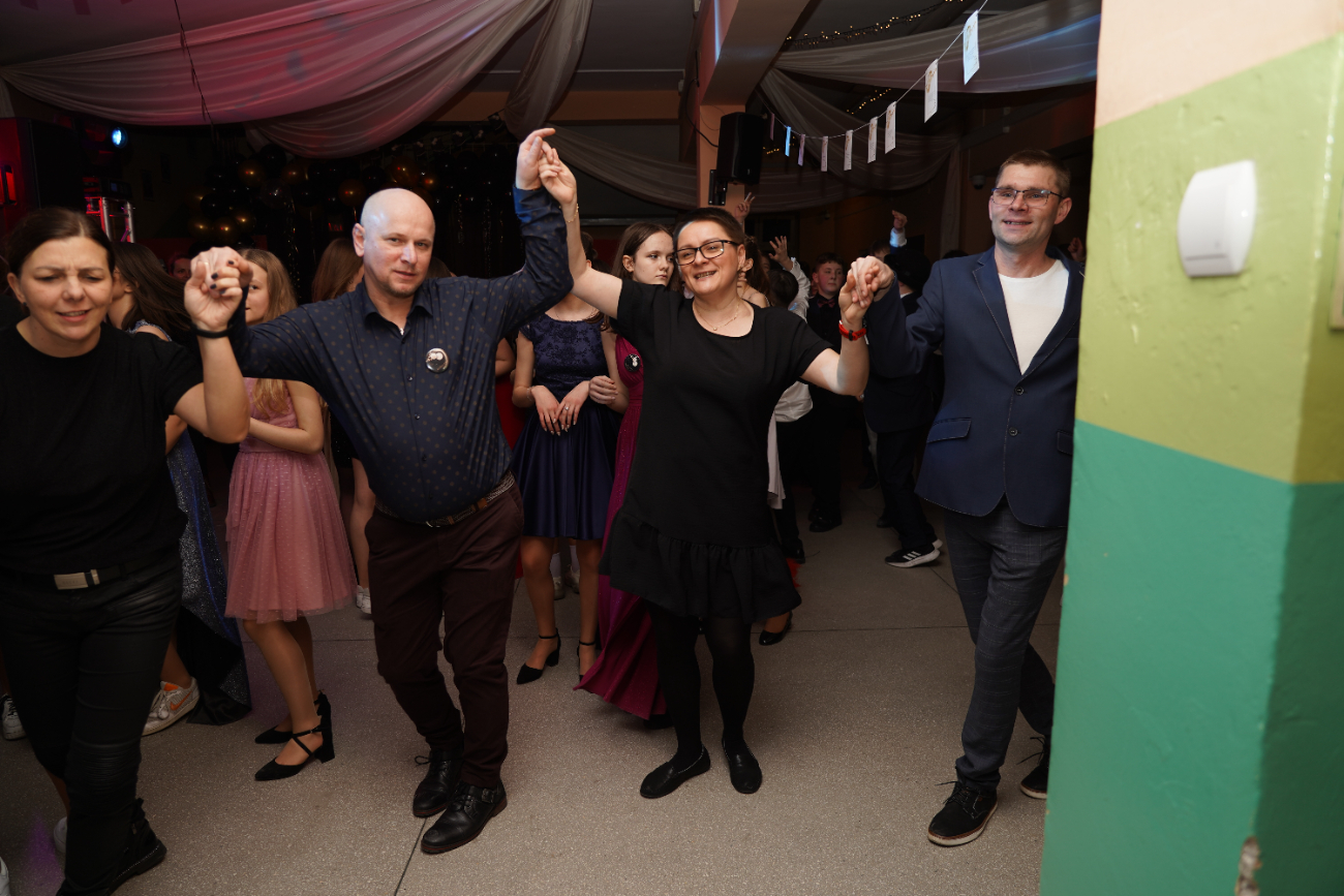 Tak się bawi ósma klasa. Mamy zdjęcia z balu