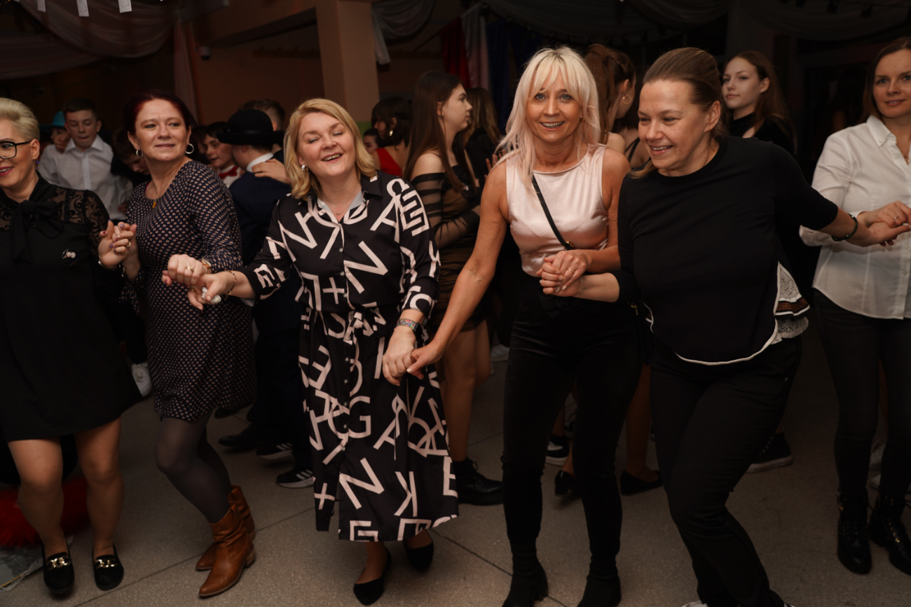 Tak się bawi ósma klasa. Mamy zdjęcia z balu