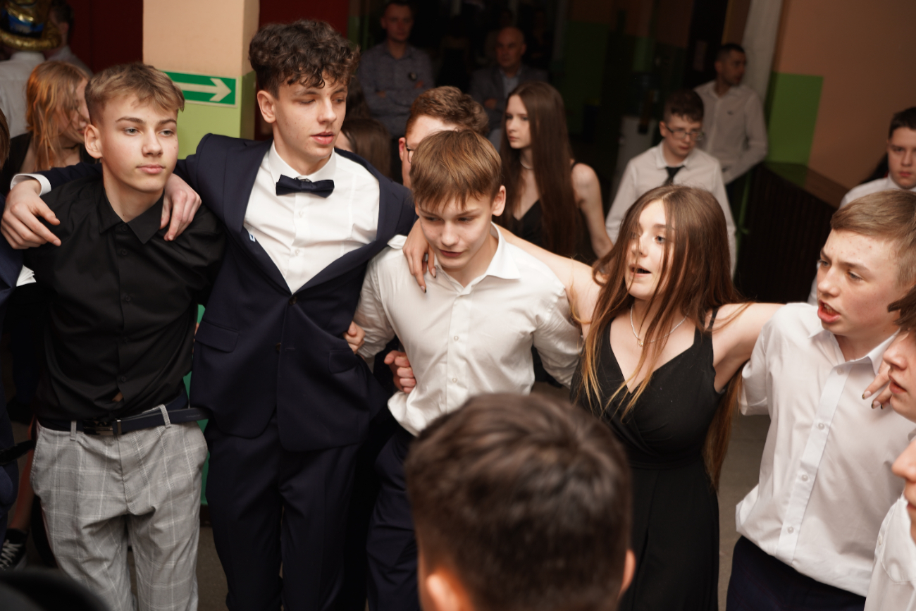 Tak się bawi ósma klasa. Mamy zdjęcia z balu