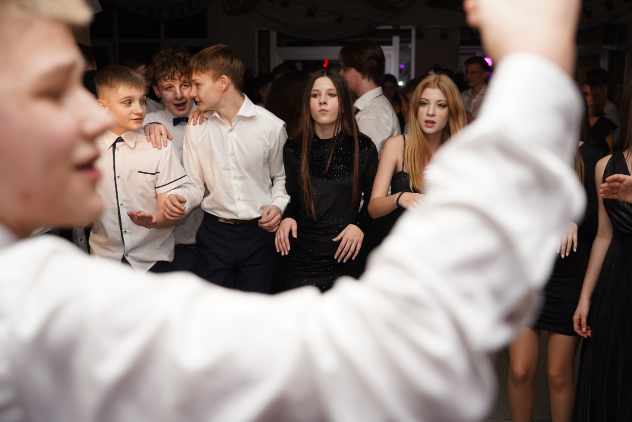 Tak się bawi ósma klasa. Mamy zdjęcia z balu