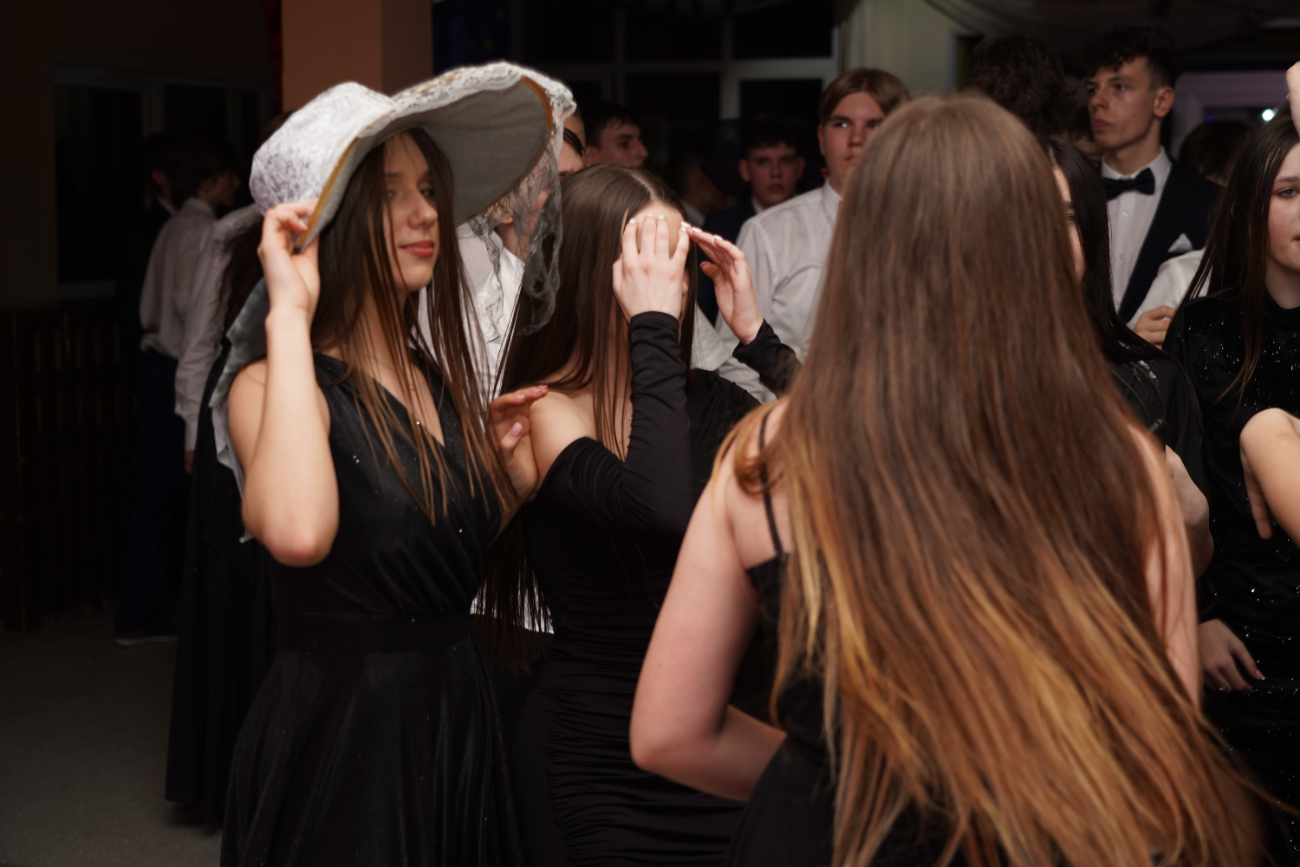 Tak się bawi ósma klasa. Mamy zdjęcia z balu