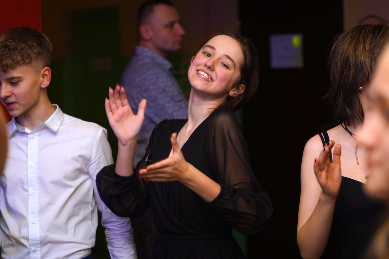 Tak się bawi ósma klasa. Mamy zdjęcia z balu