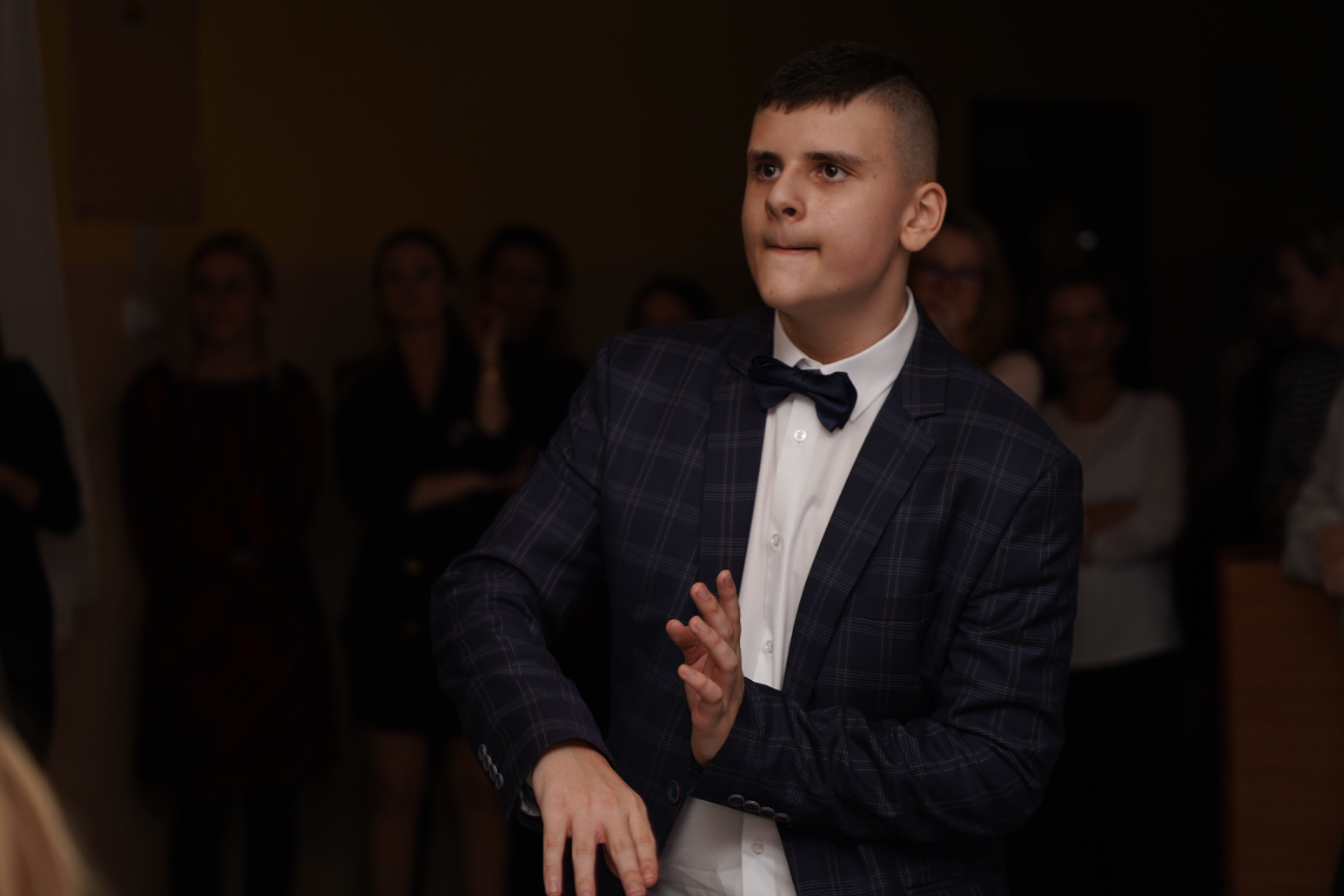 Tak się bawi ósma klasa. Mamy zdjęcia z balu