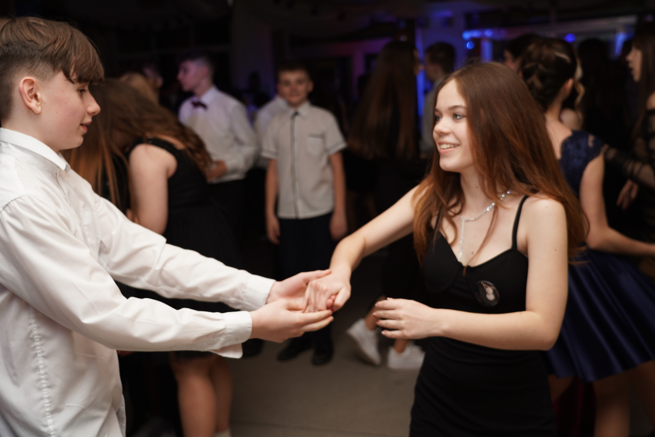 Tak się bawi ósma klasa. Mamy zdjęcia z balu