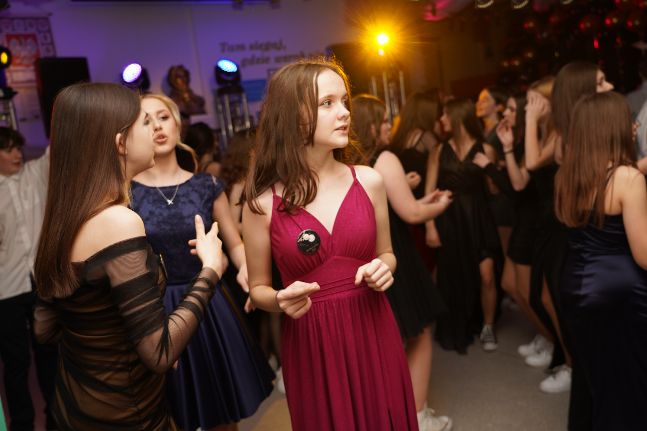 Tak się bawi ósma klasa. Mamy zdjęcia z balu