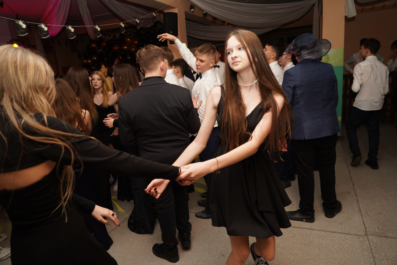 Tak się bawi ósma klasa. Mamy zdjęcia z balu