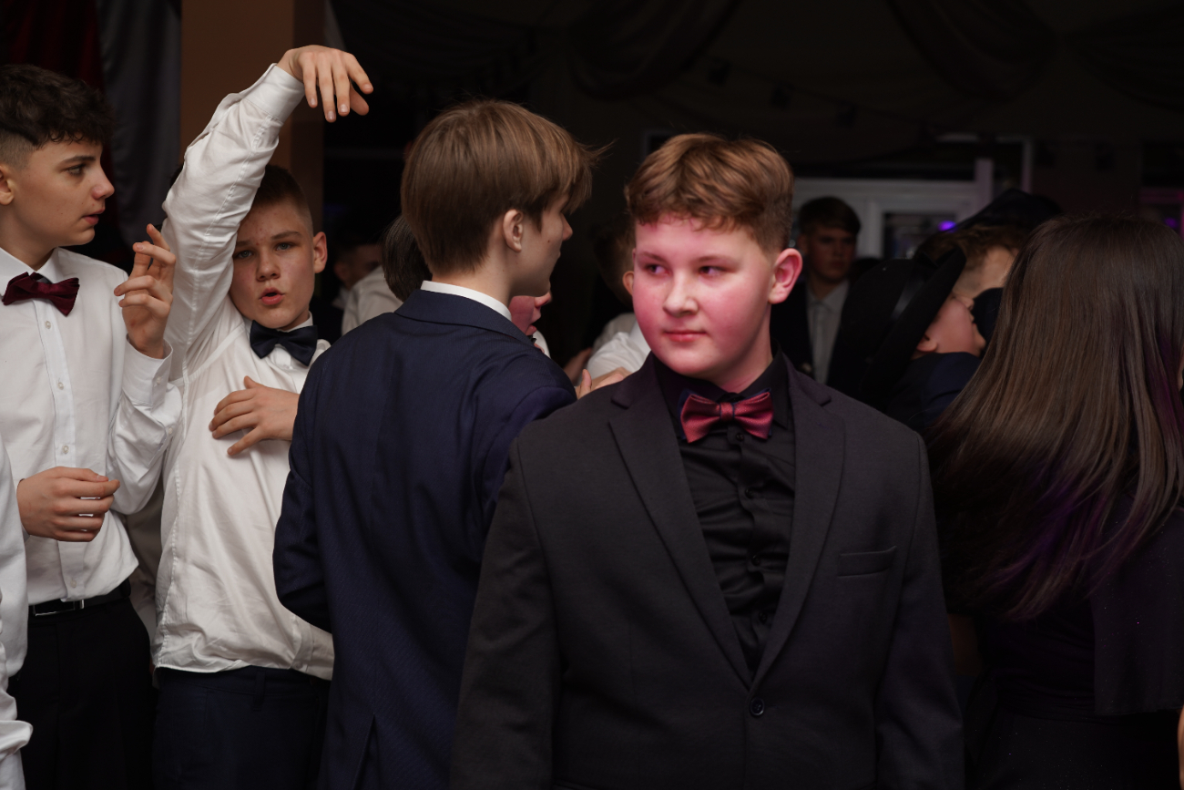 Tak się bawi ósma klasa. Mamy zdjęcia z balu