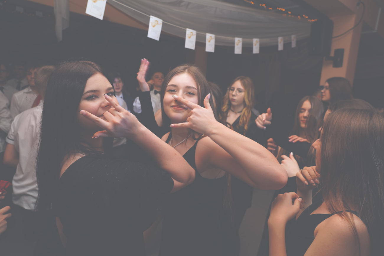 Tak się bawi ósma klasa. Mamy zdjęcia z balu