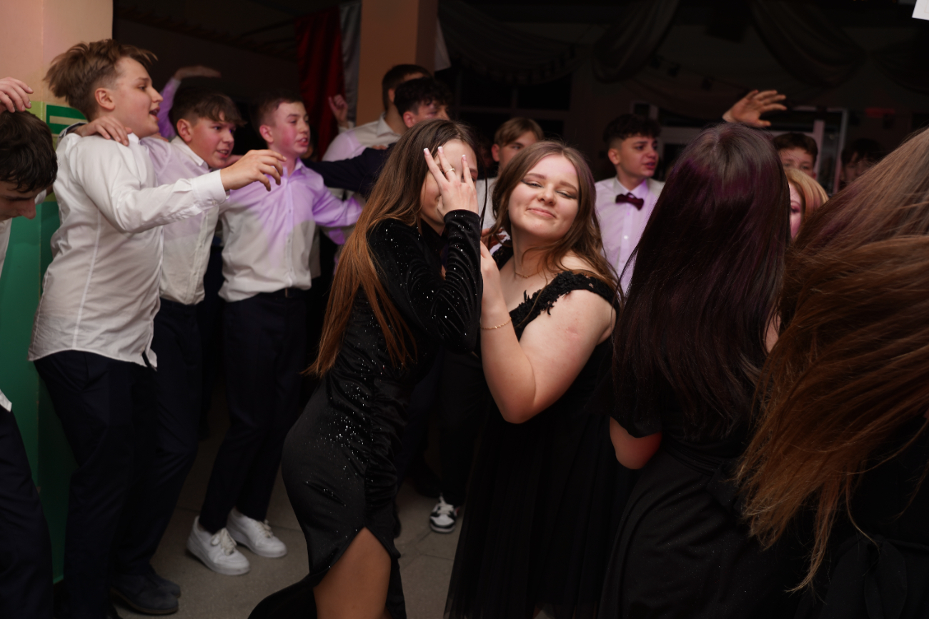 Tak się bawi ósma klasa. Mamy zdjęcia z balu