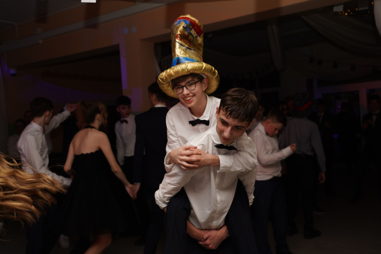 Tak się bawi ósma klasa. Mamy zdjęcia z balu