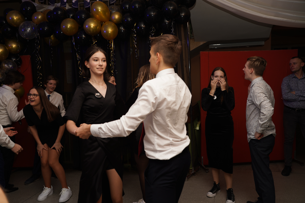 Tak się bawi ósma klasa. Mamy zdjęcia z balu
