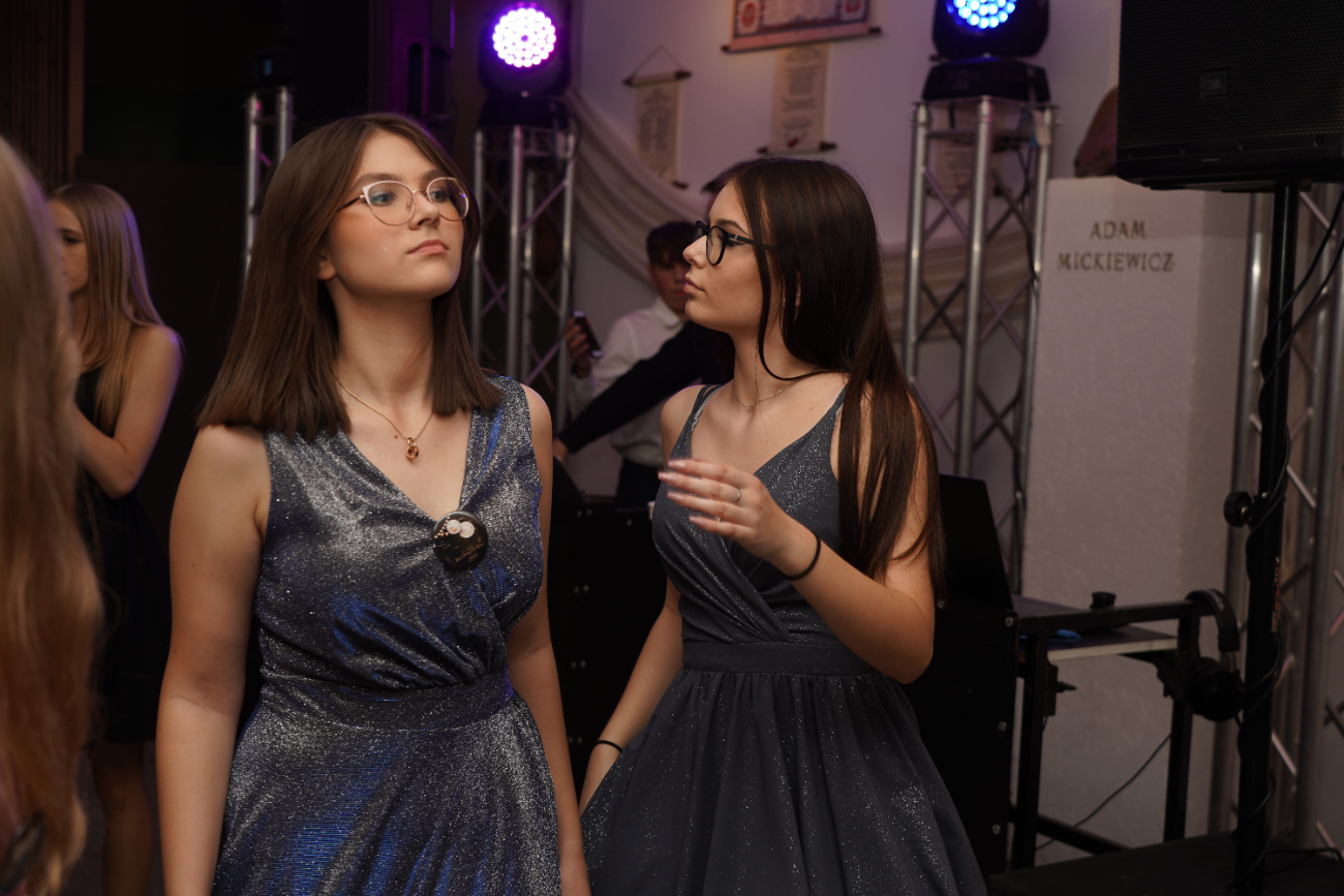 Tak się bawi ósma klasa. Mamy zdjęcia z balu