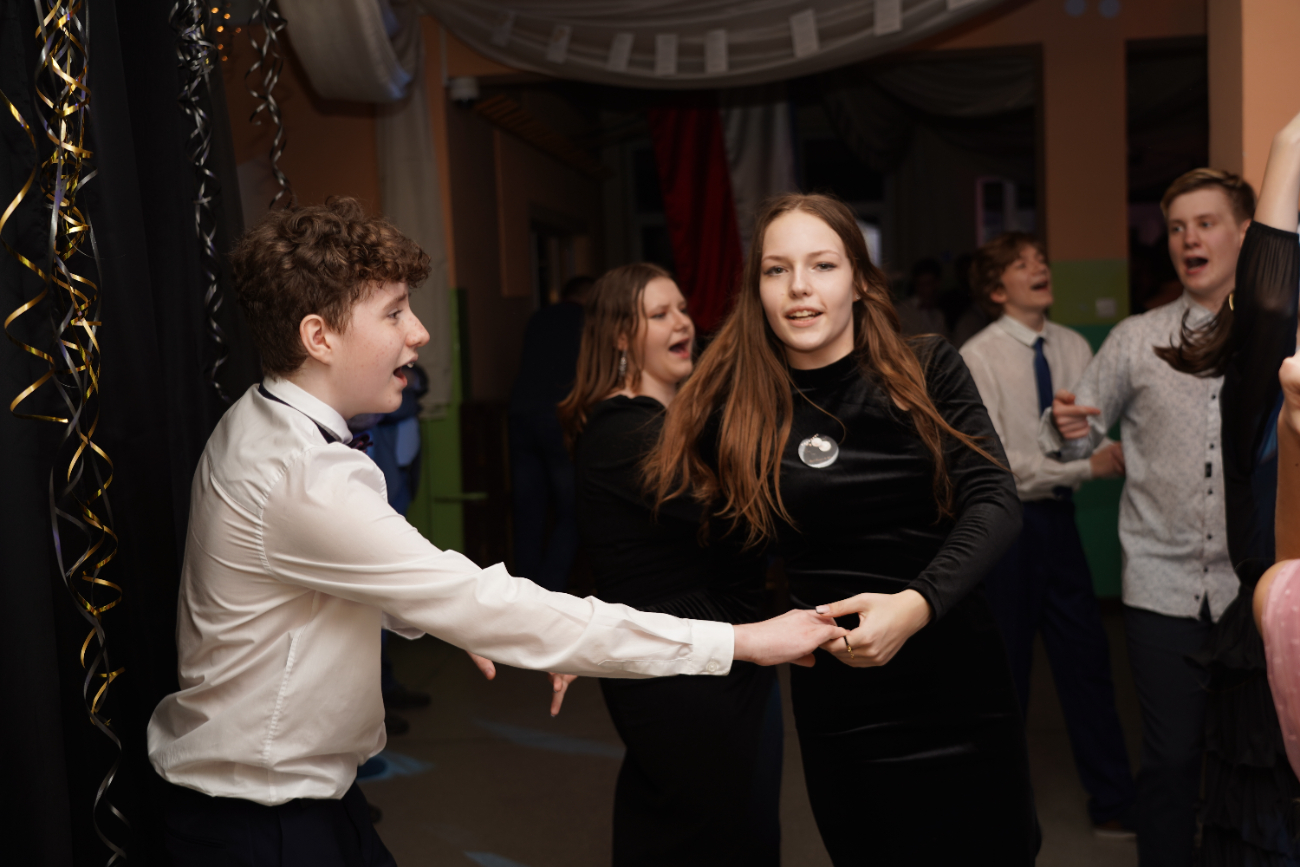 Tak się bawi ósma klasa. Mamy zdjęcia z balu