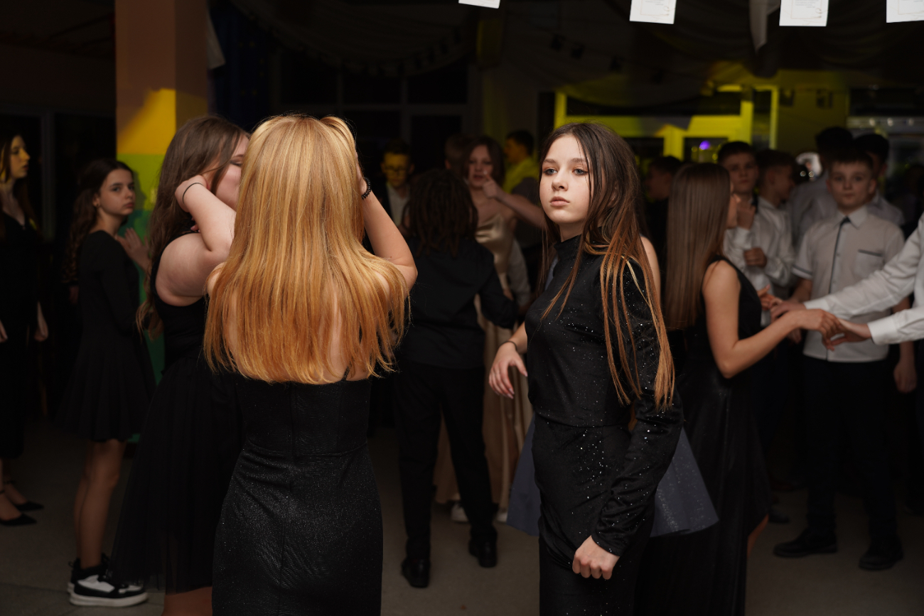 Tak się bawi ósma klasa. Mamy zdjęcia z balu