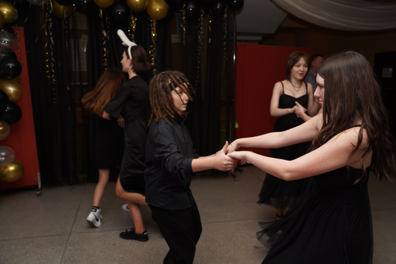 Tak się bawi ósma klasa. Mamy zdjęcia z balu