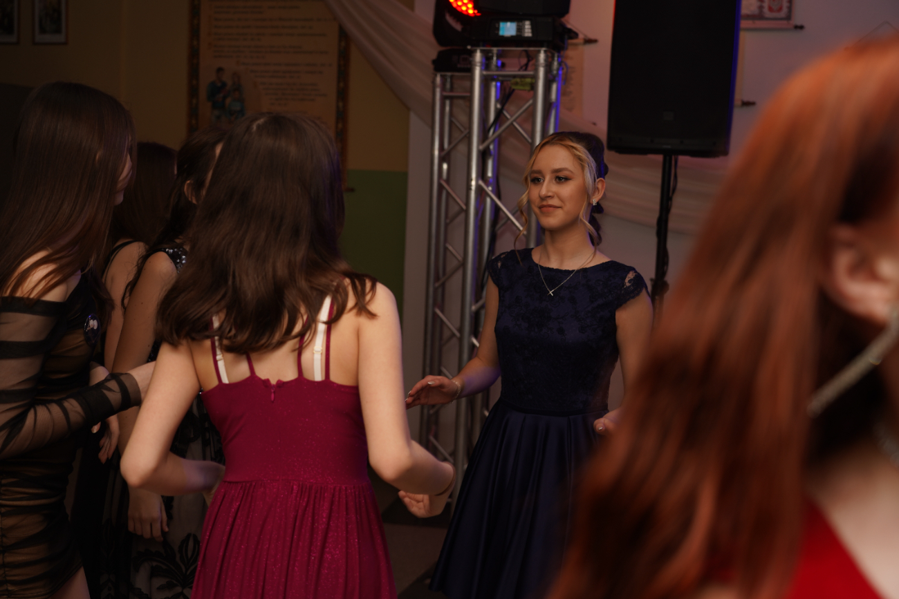 Tak się bawi ósma klasa. Mamy zdjęcia z balu