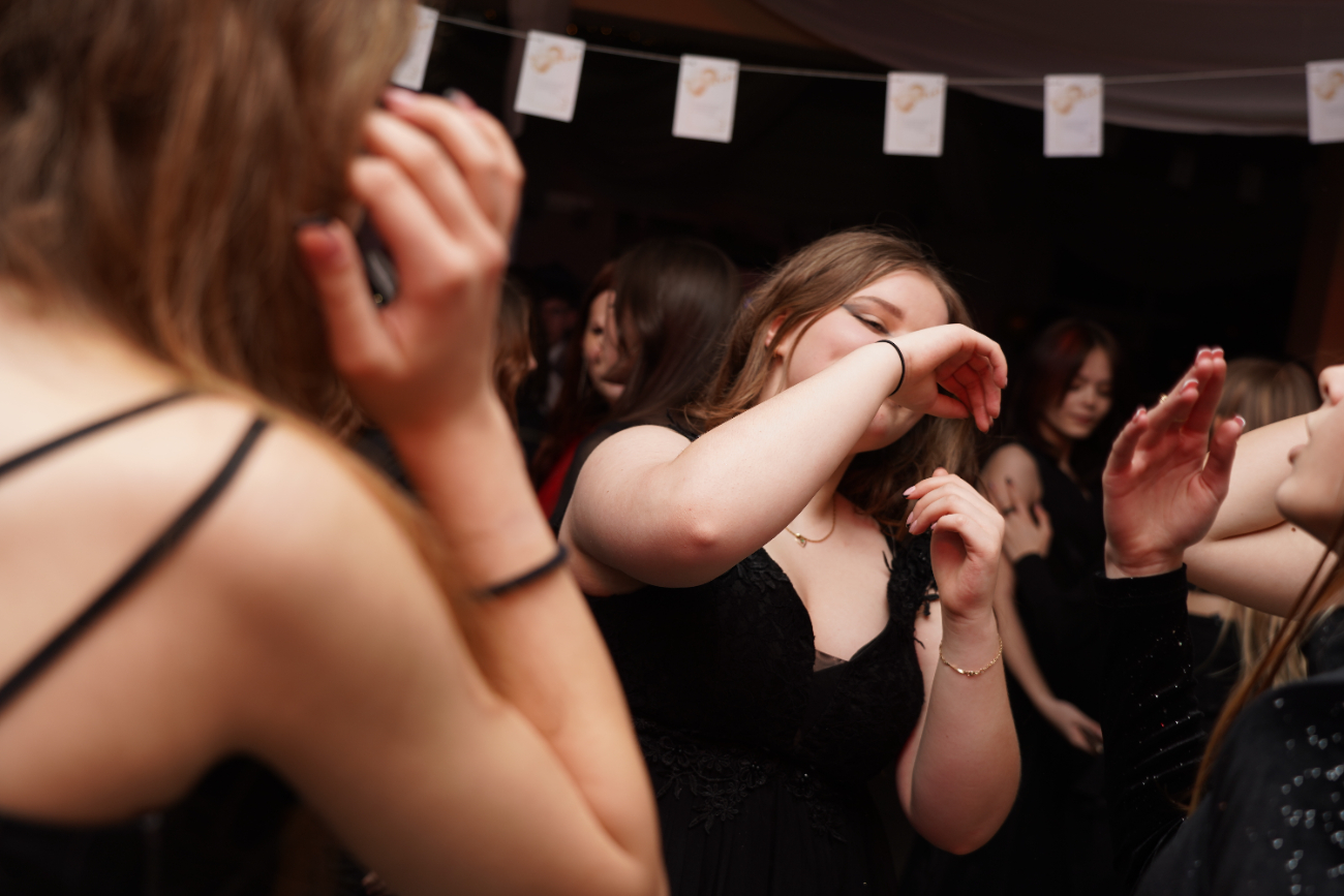 Tak się bawi ósma klasa. Mamy zdjęcia z balu