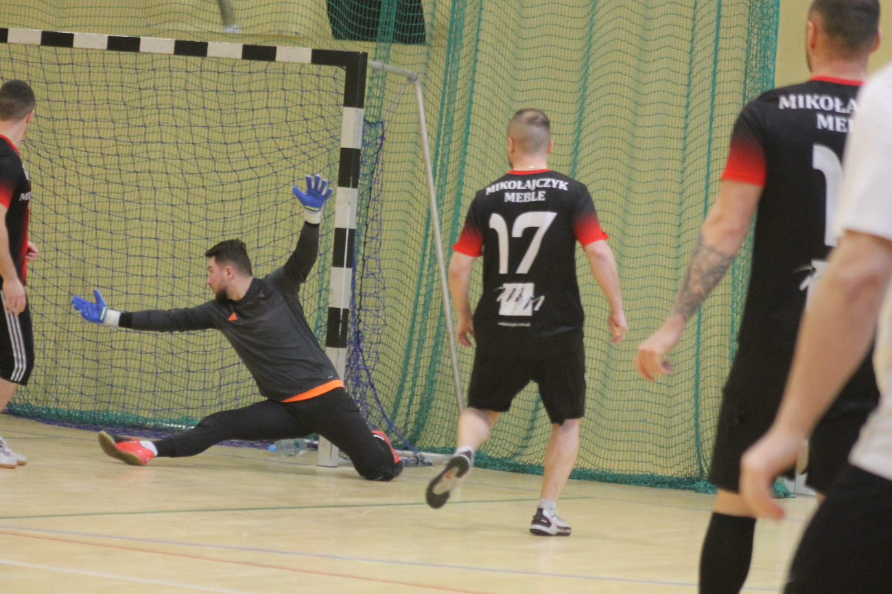 Kolejne potknięcie lidera