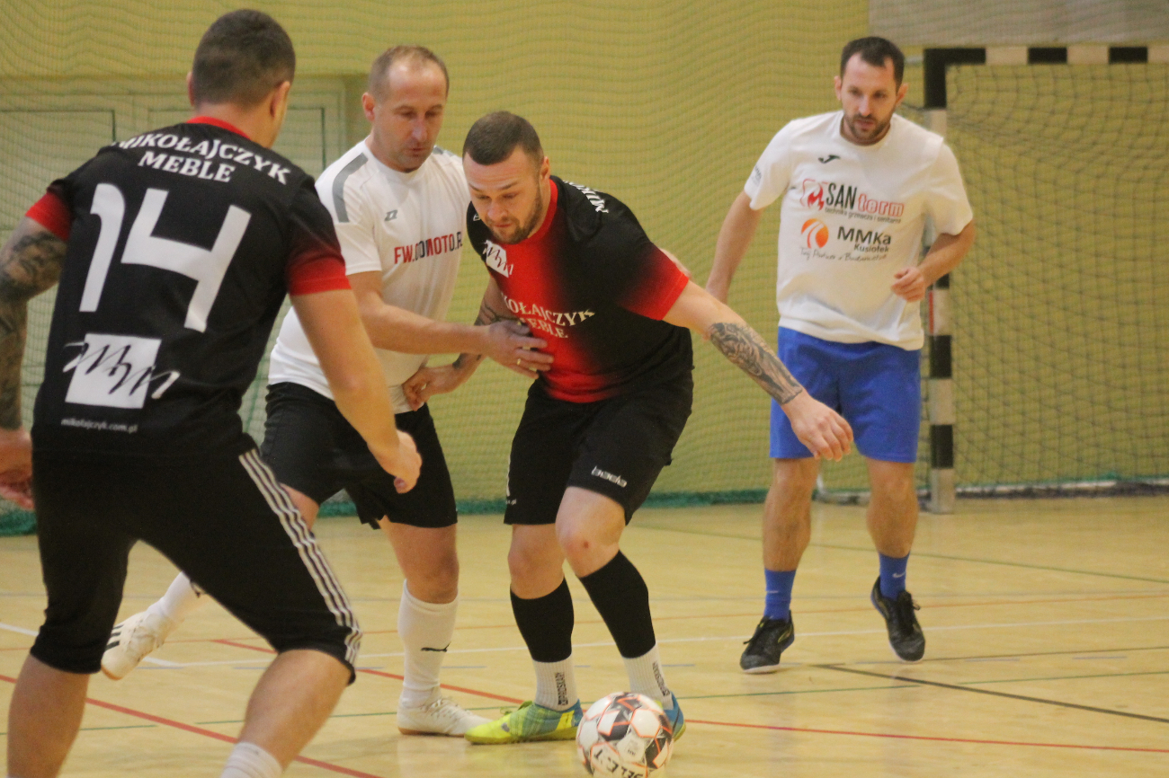 Kolejne potknięcie lidera