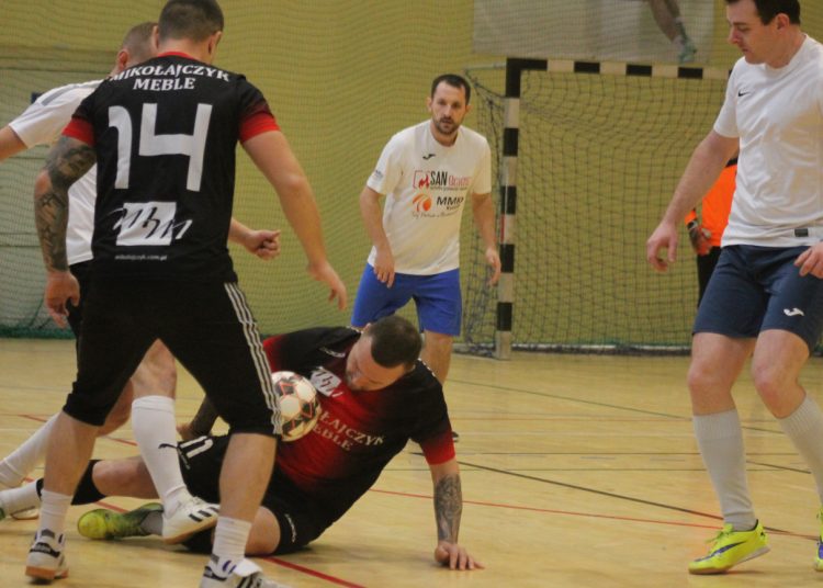 Kolejne potknięcie lidera