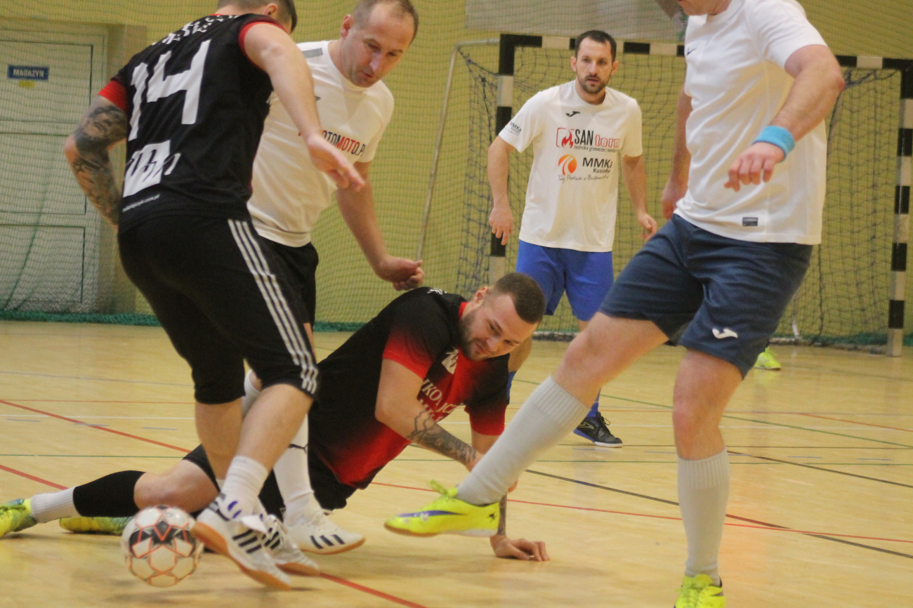 Kolejne potknięcie lidera