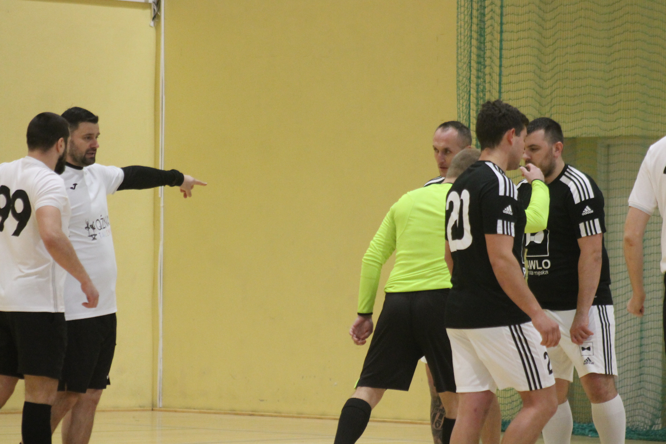 Kolejne potknięcie lidera