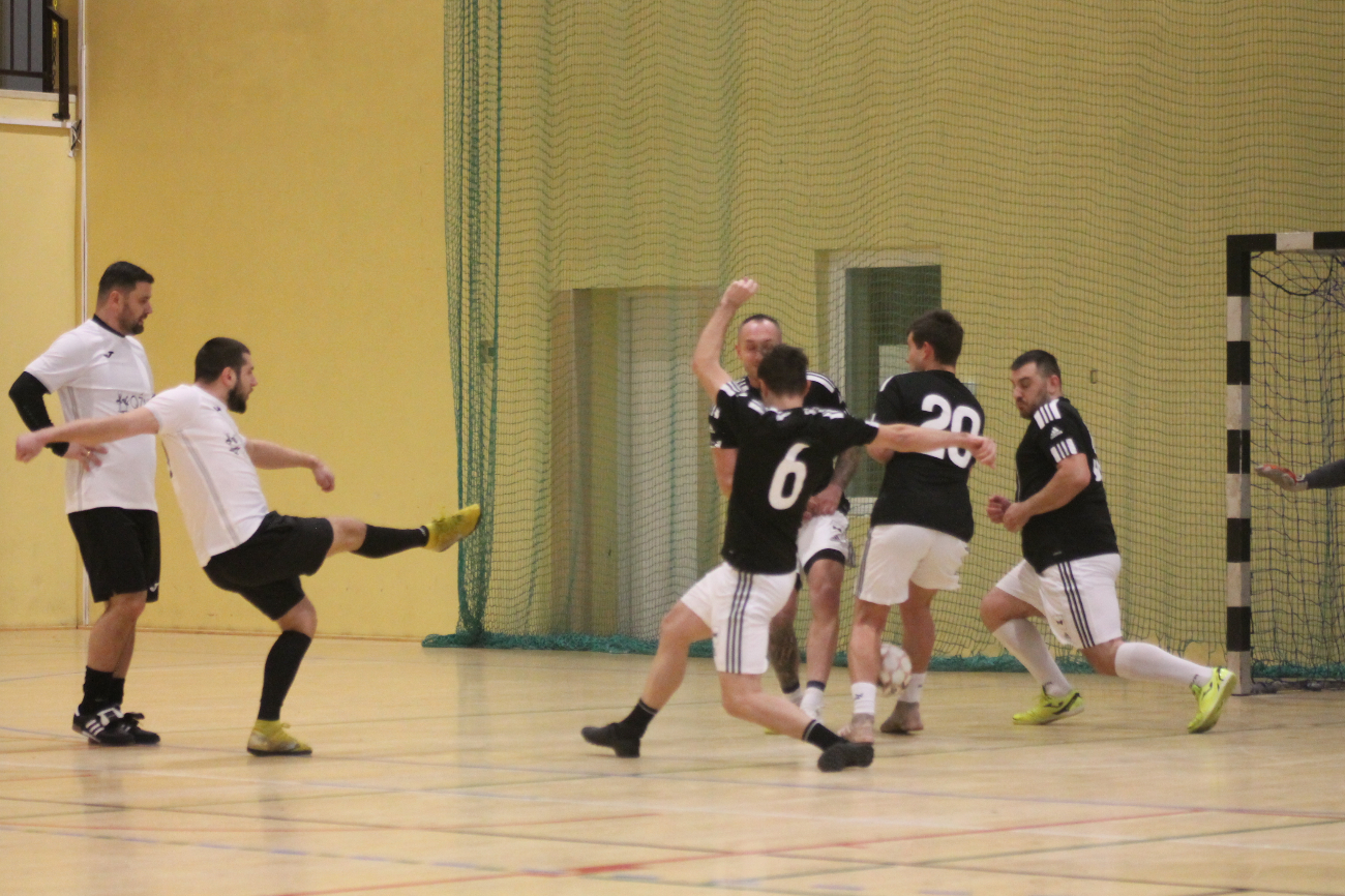 Kolejne potknięcie lidera