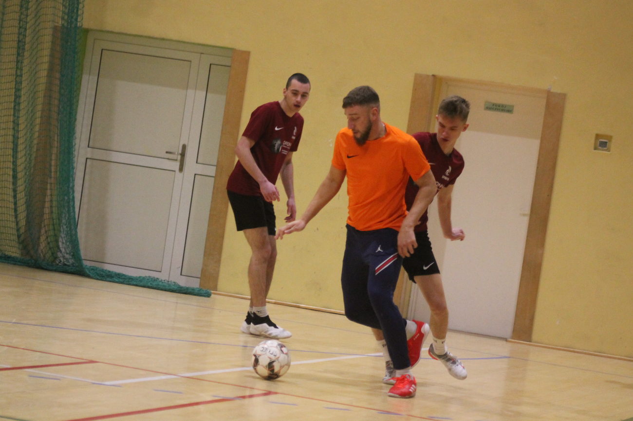 Kolejne potknięcie lidera