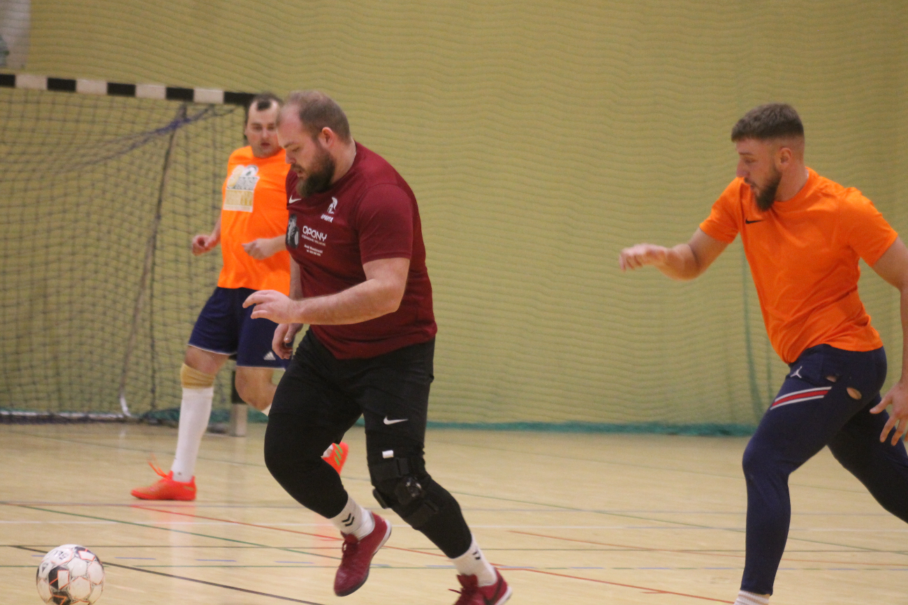 Kolejne potknięcie lidera