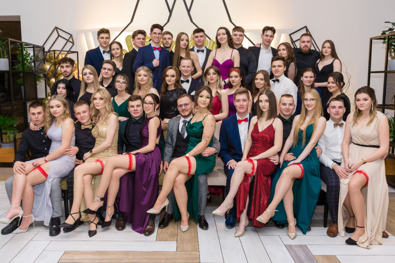 Studniówka Ekonomika. Zobacz zdjęcia klasowe