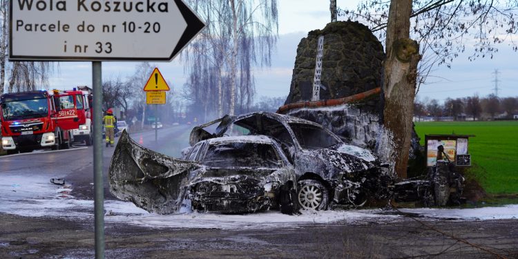 Makabryczny wypadek. Oba samochody się spaliły