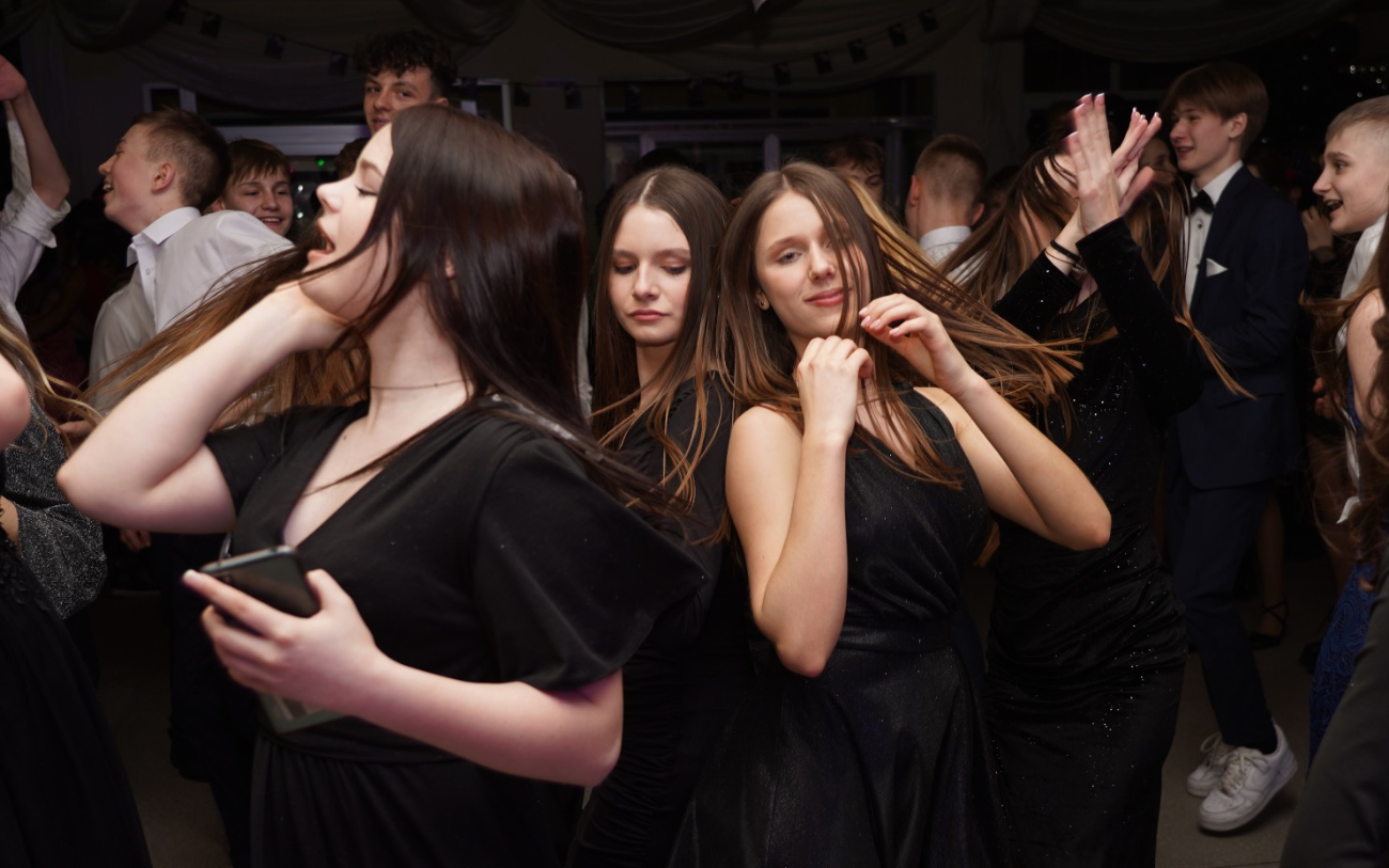 Tak się bawi ósma klasa. Mamy zdjęcia z balu