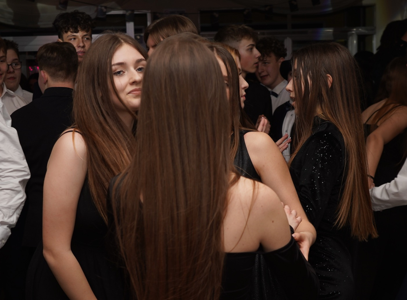 Tak się bawi ósma klasa. Mamy zdjęcia z balu