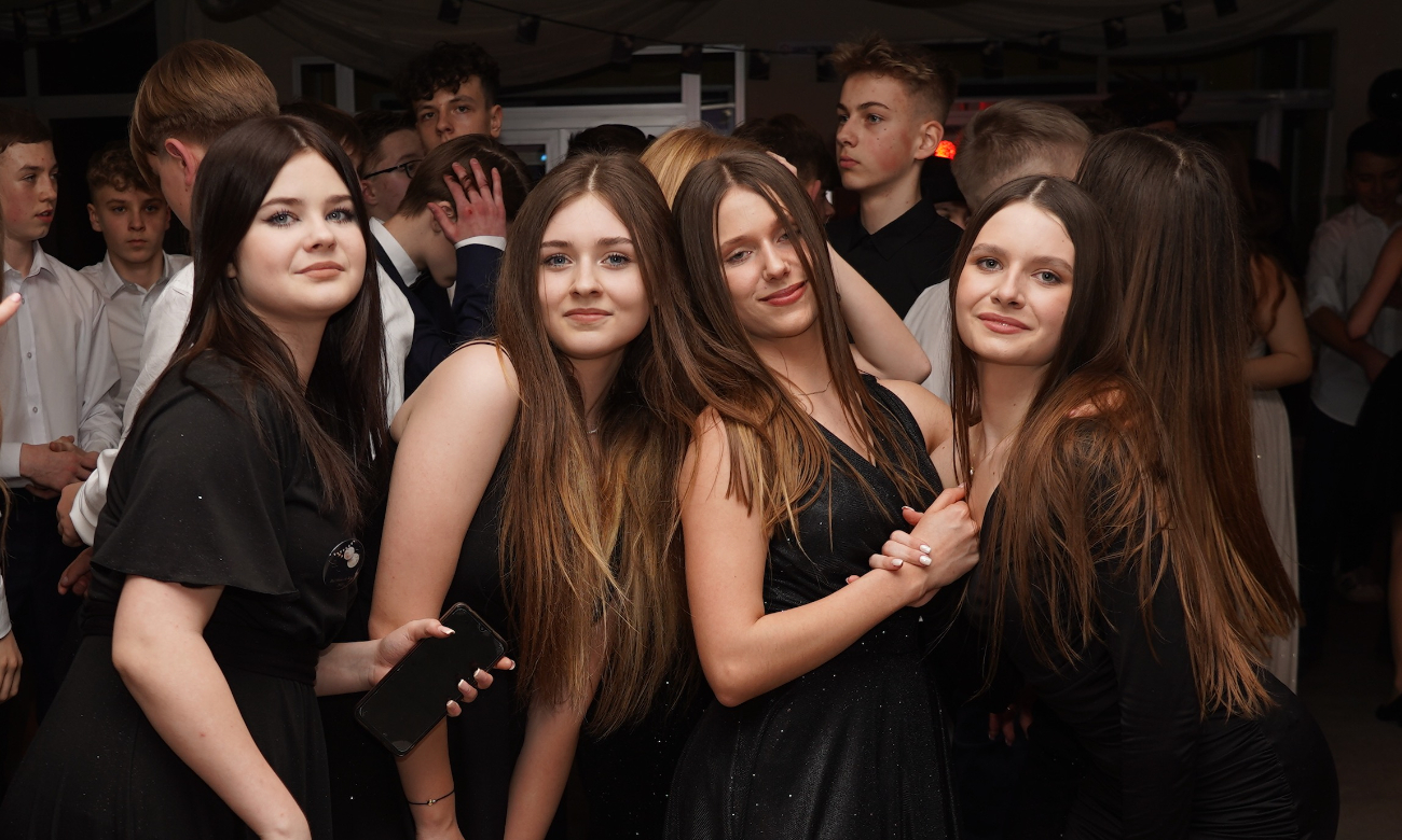 Tak się bawi ósma klasa. Mamy zdjęcia z balu