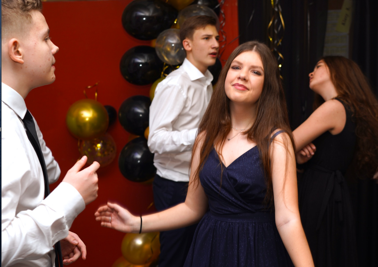 Tak się bawi ósma klasa. Mamy zdjęcia z balu