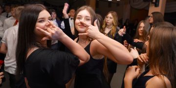 Tak się bawi ósma klasa. Mamy zdjęcia z balu