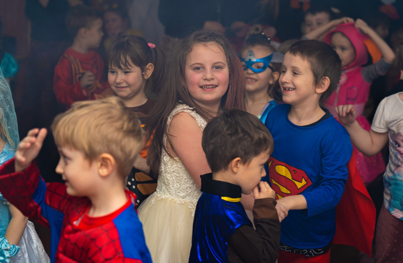 Tak się bawią przedszkolaki. Bal w Jarzębince