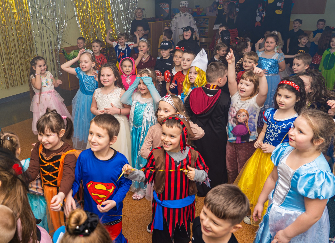 Tak się bawią przedszkolaki. Bal w Jarzębince
