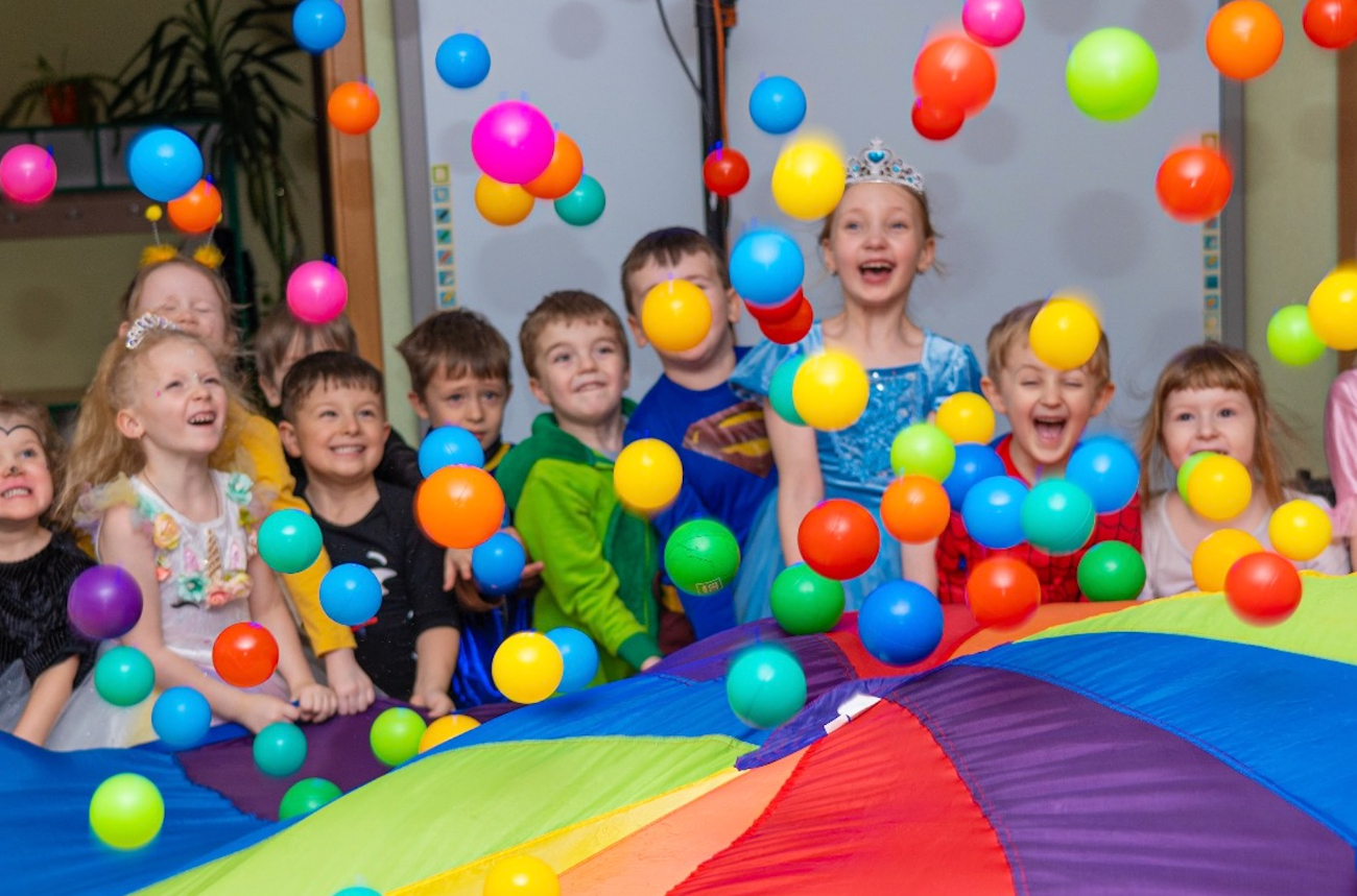 Tak się bawią przedszkolaki. Bal w Jarzębince