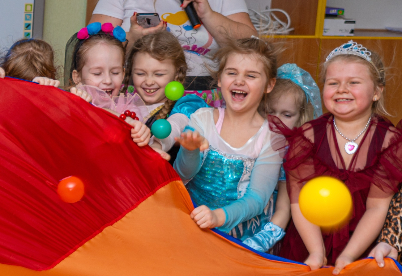 Tak się bawią przedszkolaki. Bal w Jarzębince